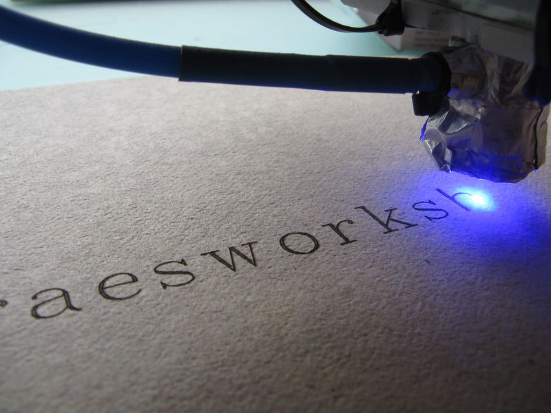 File:Lasercutter 1W Pappe.jpg
