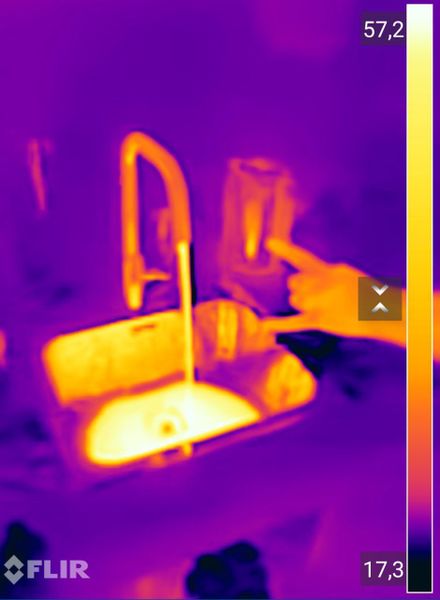 File:Warmeswasser kueche.jpg