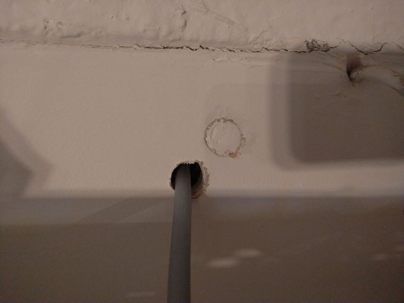 File:Bohrloch verkackt.jpg