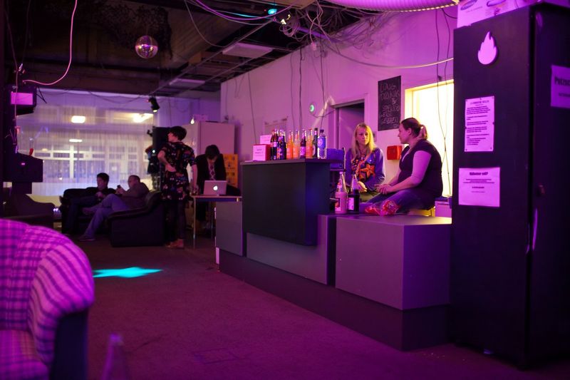 File:EOSParty12 2473.jpg