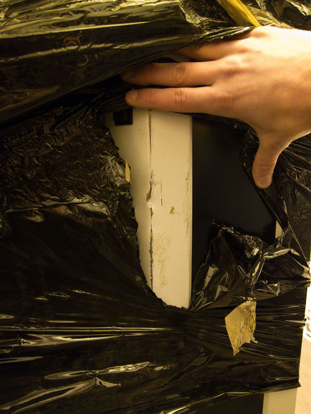 File:Warenautomat Anlieferung-2013-04-04-1517.jpg