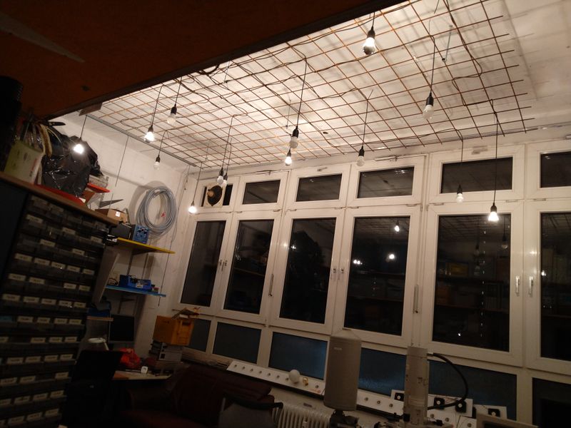 File:Indirektes-Licht Deckenbeleuchtung E-Werkstatt.jpg
