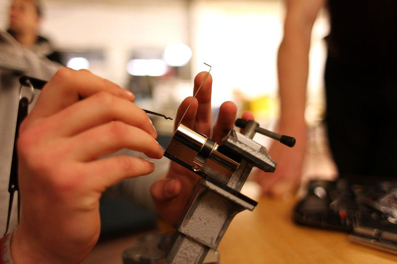 File:LockPickingWorkshop-20121205 2223.jpg