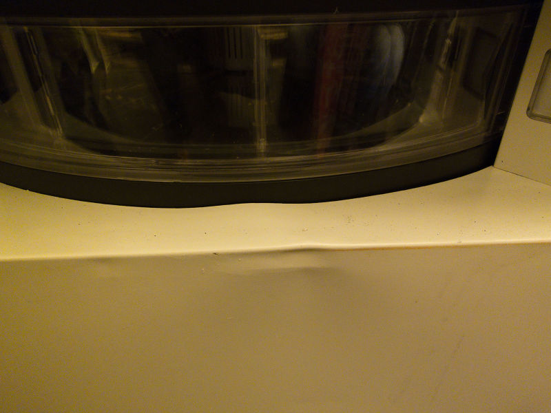 File:Warenautomat Anlieferung-2013-04-04-1516.jpg