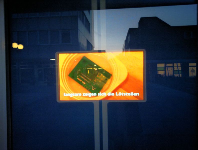 File:Installation im Schaufenster 002.jpg