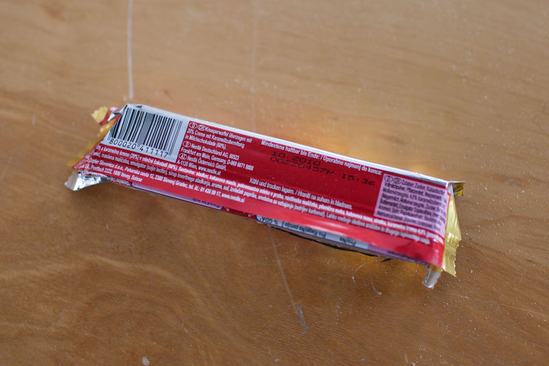 File:Warenautomat Anlieferung-2013-04-04-5408.jpg